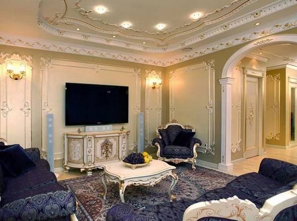 Особенности и детали оформления интерьера гостиной в стиле барокко с фото