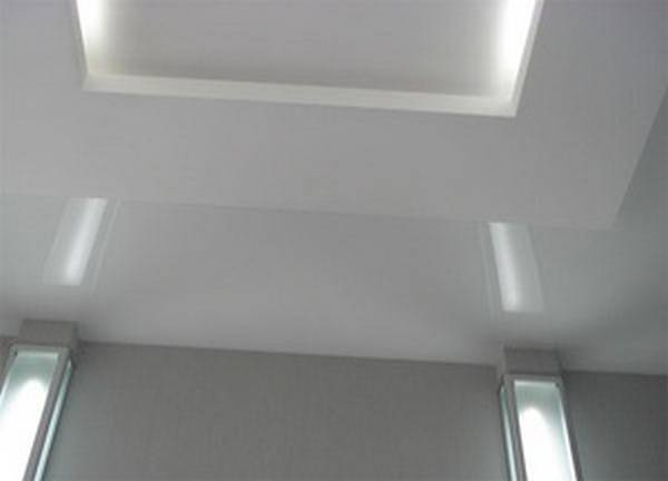 Как клеить стеклохолст на потолокОсобенности, преимущества - фото