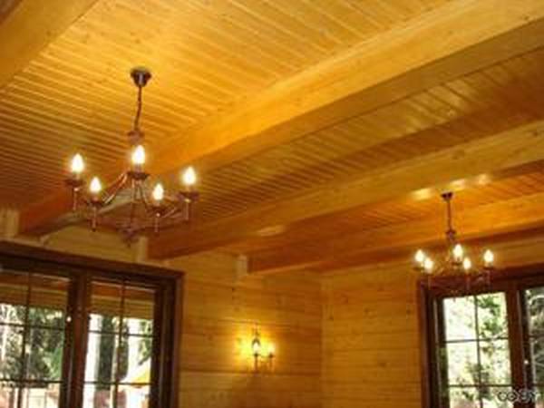 Как сделать потолок в деревянном доме своими руками? - фото