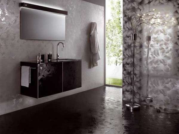 Облицовка керамической плиткой ванной комнаты: классика жанра - фото