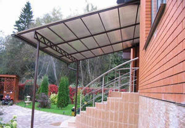 Сооружение крыльца из поликарбоната в частном доме с фото