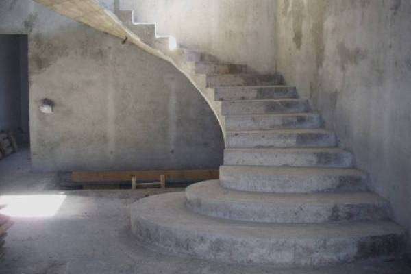 Монолитная лестница из бетона своими руками: фото и видео инструкция - фото
