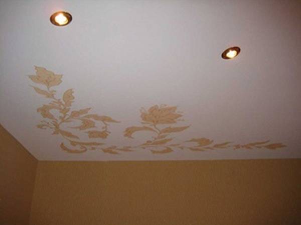 Какой натяжной потолок лучше глянцевый или матовый? с фото