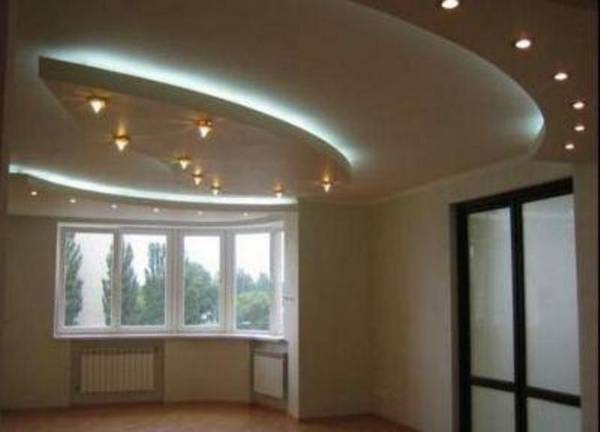Различные варианты применения в маленькой комнате потолков из гипсокартона - фото