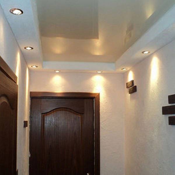 Натяжной потолок в коридоре: дизайн, монтаж, фото - фото