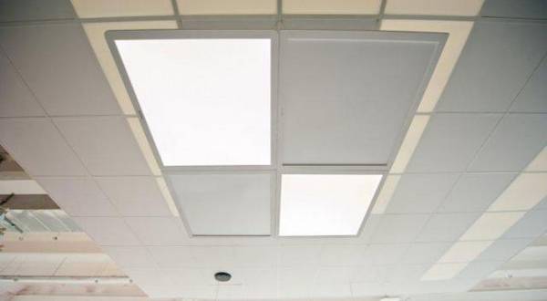 Основные преимущества и виды световых панелей на потолок с фото
