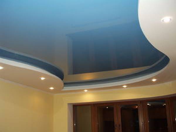 Натяжные и подвесные потолки: установка и ремонт порезов с фото