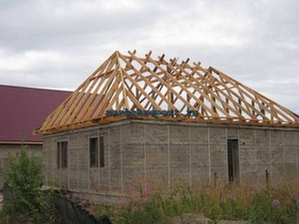 Конструкция вальмовой крыши - фото